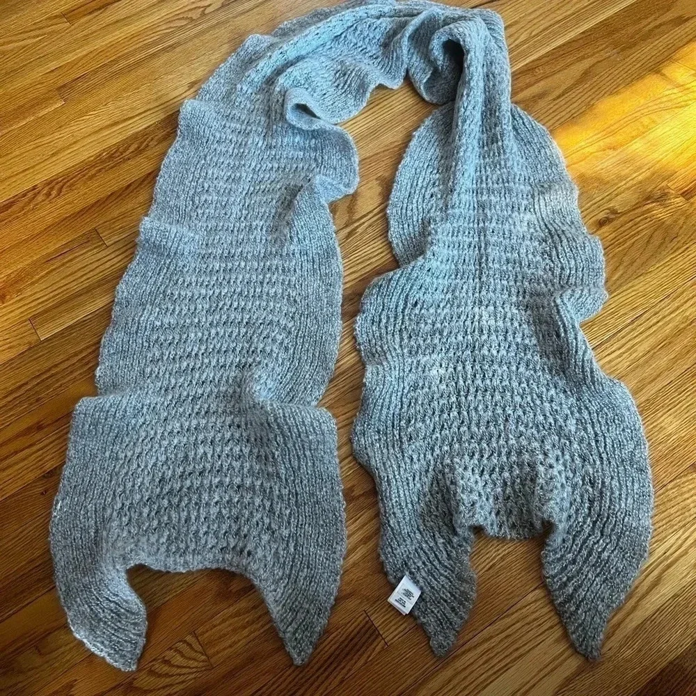 Soft grey scarf 🧣